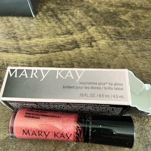 Nourishing plus lip gloss